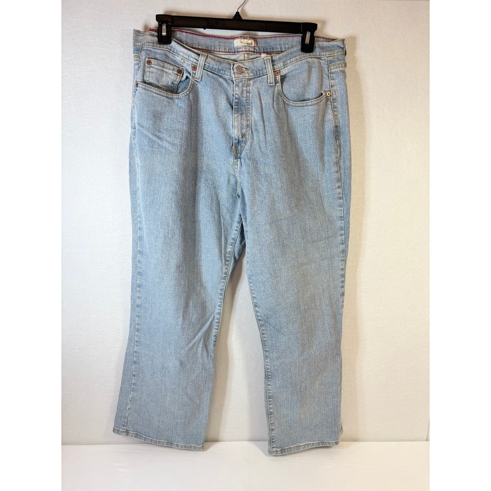 Levi's 550 Women's 20W Light Wash Relaxed Straight Jeans Plus Size